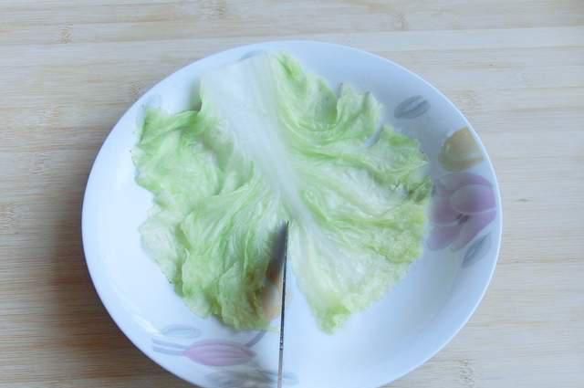 形状8,码放整齐,上蒸锅蒸制10分钟9,将蒸出的汤汁倒入炒锅中,芶入薄芡