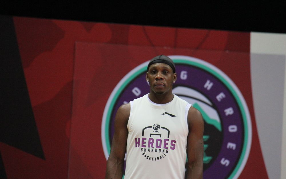 老哈有点委屈2020年12月31日,山东西王男篮在对阵广州龙狮时哈德森