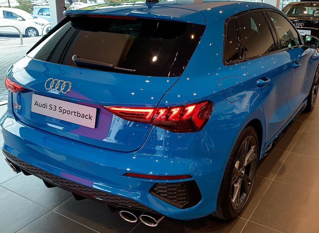 30多万奥迪最速四驱小钢炮!新一代s3实拍,外形更运动了