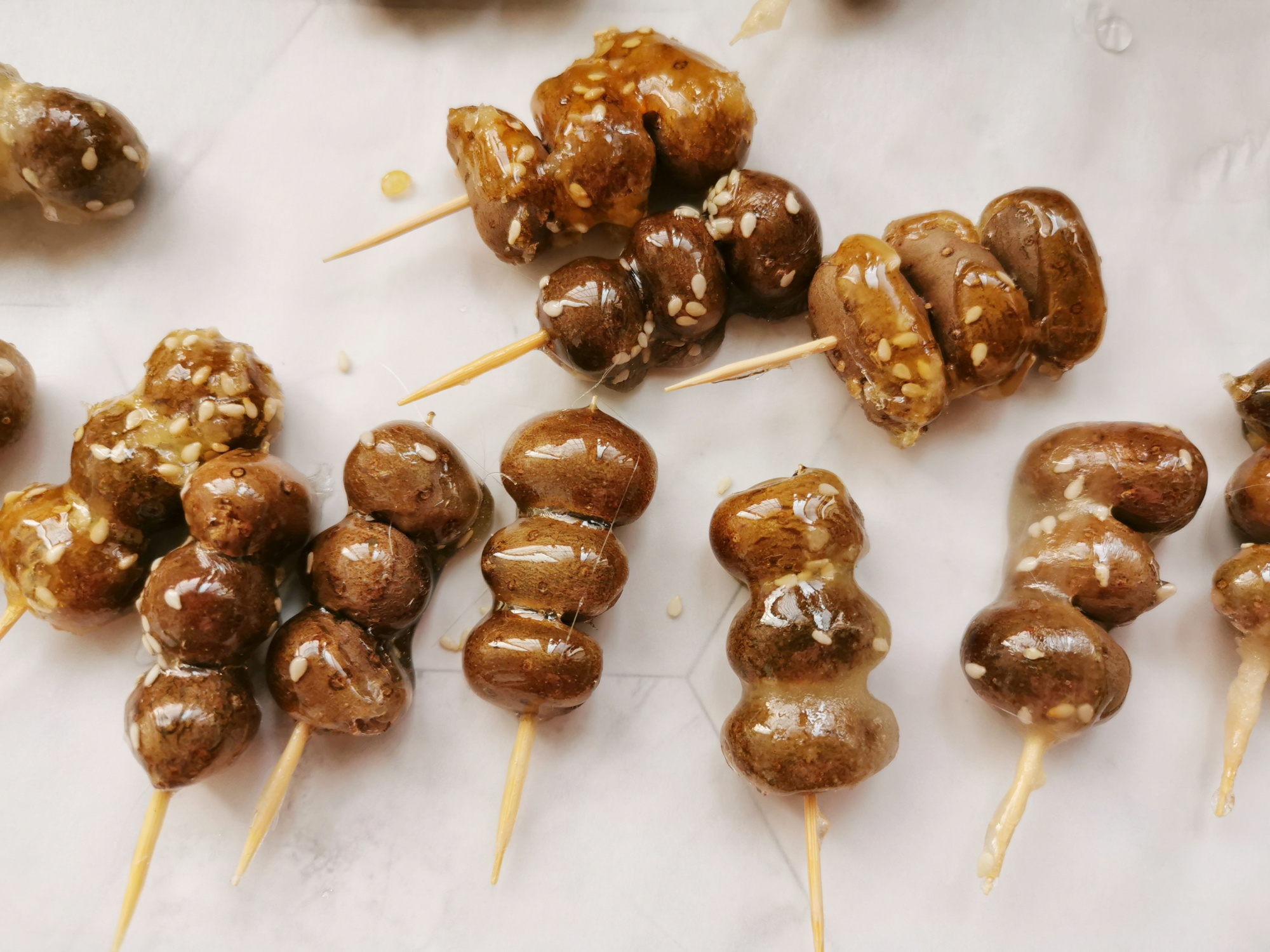 冬天多吃山药豆,10块钱3斤,做成糖葫芦4块钱一串,对肠胃好