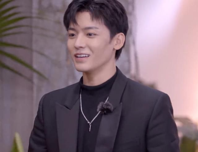 《平行时空遇见你》:王彦霖李一桐击掌,杨超越侯明昊画风突变!