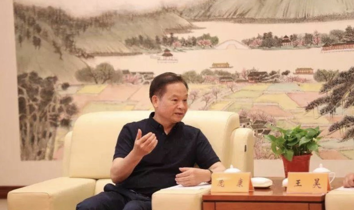 庞康的发家致富经历而截至目前海天味业的市值为6498亿,以此来计算的