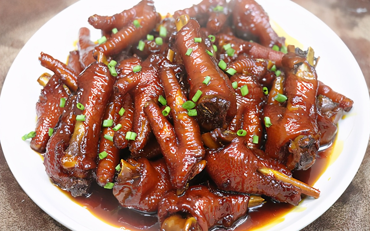 大厨教你做红烧鸡爪鸡爪软糯脱骨不用老抽颜色很红亮不发黑