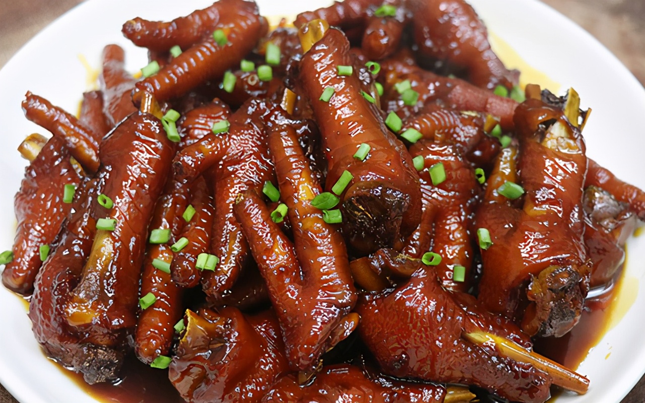 大厨教你做红烧鸡爪鸡爪软糯脱骨不用老抽颜色很红亮不发黑