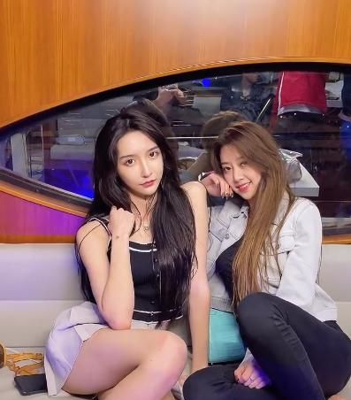 女装大佬艾比童年照曝光?看到他小时候的长相,网友:模样没长歪