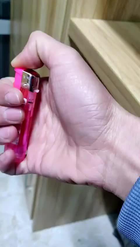 这是什么破打火机每次都烧到我的手