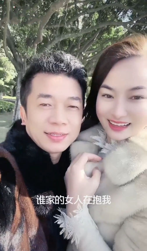 视频中,陈星老婆的身材非常好,四肢纤细,一双长腿瞩目.