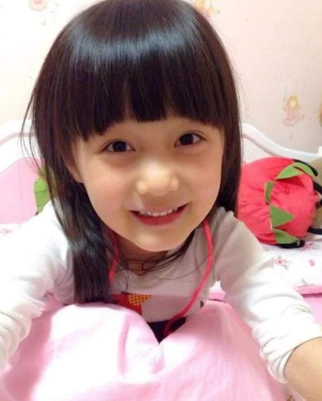 赵薇"女儿"长大了,网友评价标准的初恋脸,画风又飒又美丽|纪姿含|赵薇