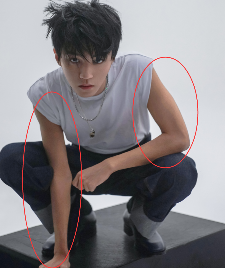 之前看到王俊凯那么瘦,我还以为他不会有肌肉呢,结果没想到原来小凯并