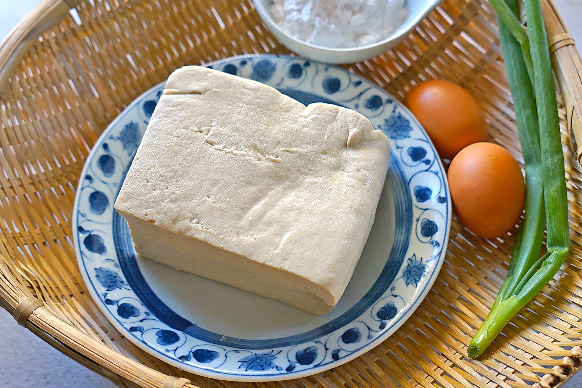 老师傅教你用1块老豆腐,2个鸡蛋,做出好味道,一吃就上瘾