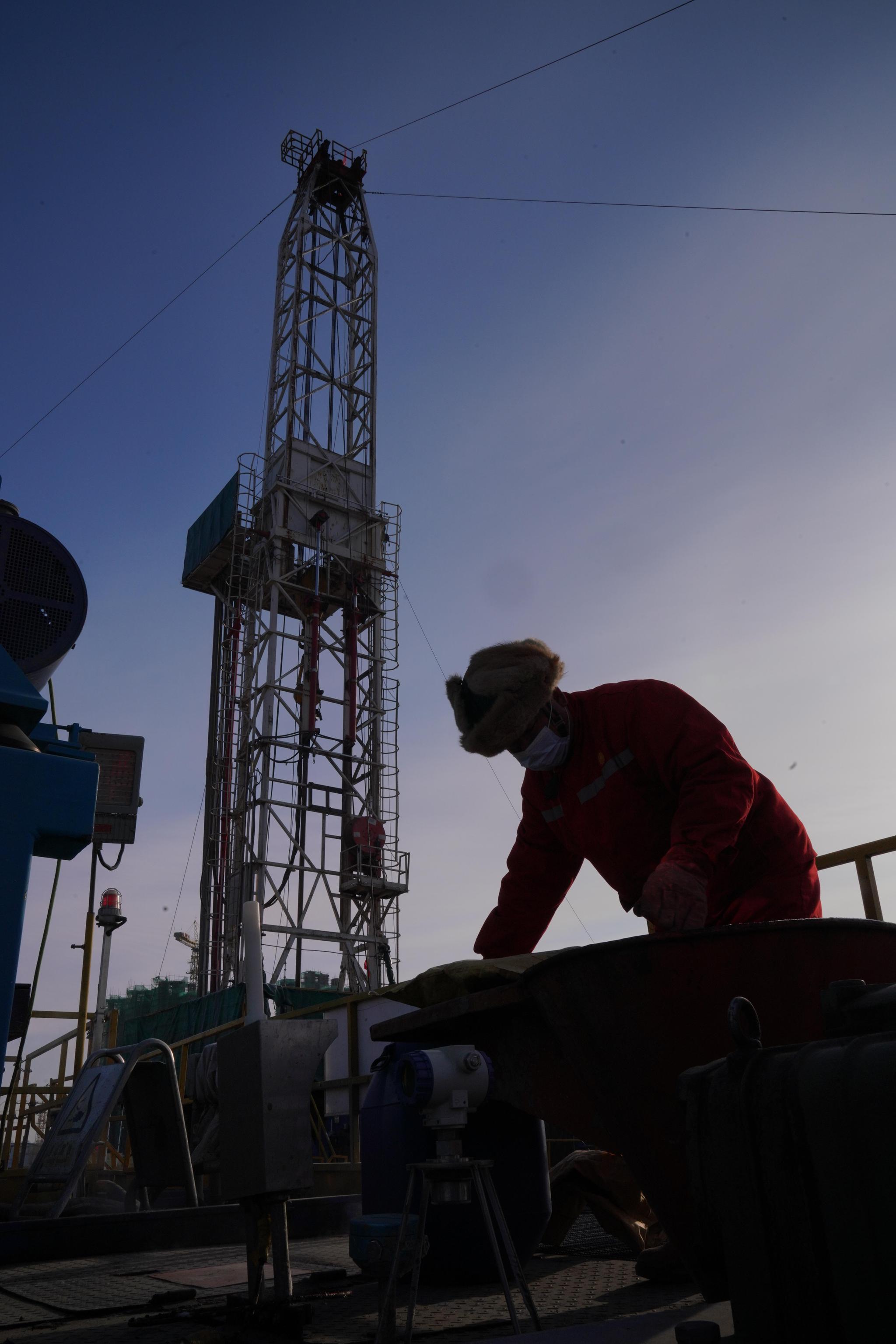 在极寒中为国加油探访大庆油田1205钻井队