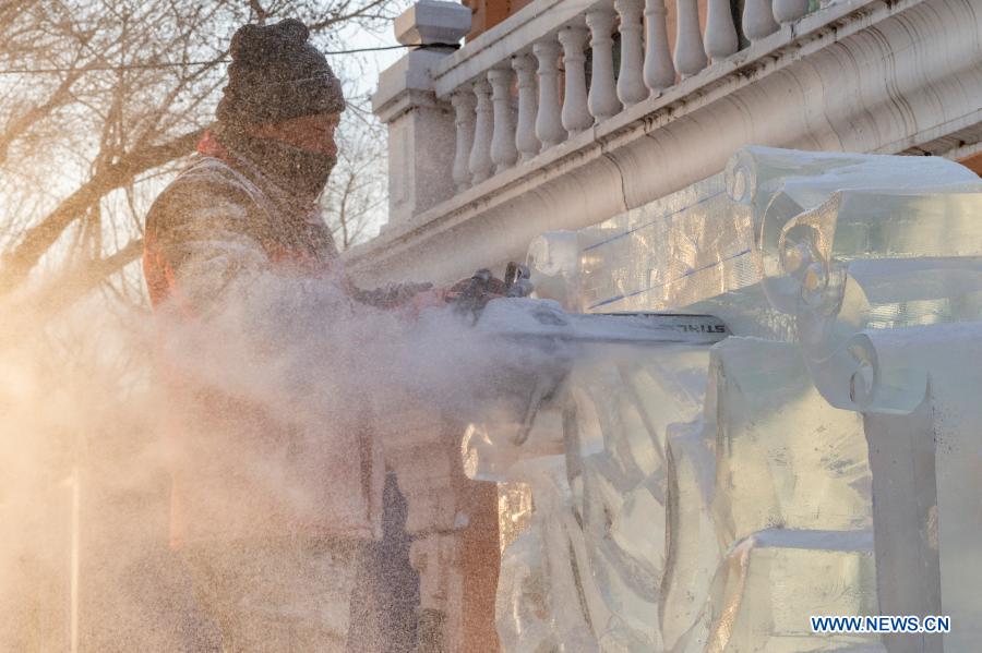 A sculptor works on an ice sculpture at Stalin Park in Harbin, northeast China's Heilongjiang Province, Dec. 31, 2020. (Xinhua/Xie Jianfei)