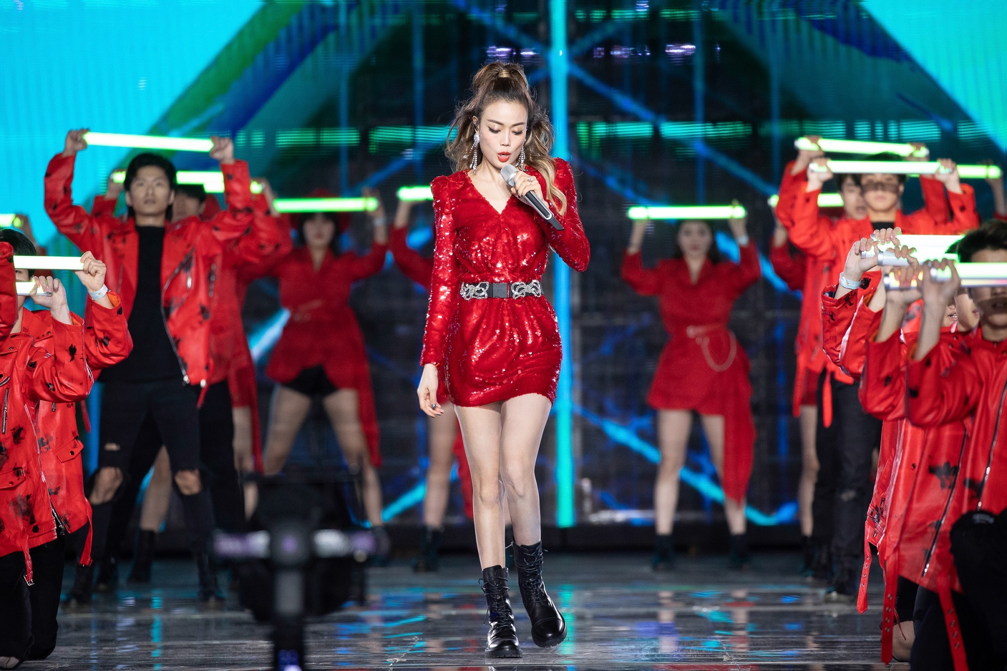 ","容祖儿唱功好稳,舞台表现力满分!".