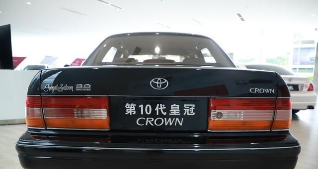 经典车型赏析:丰田第十代"皇冠",即便是虎头奔也要让它三分