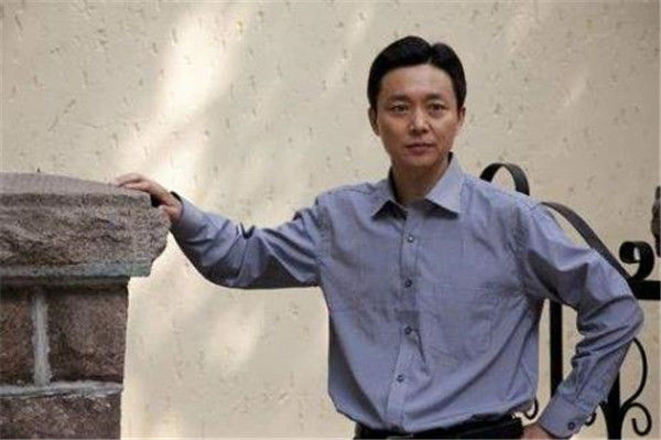 父母爱情：为何安泰几十年对江德福低眉顺眼？其实跟他职业有关！休闲区蓝鸢梦想 - Www.slyday.coM