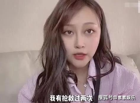 孙侨潞遗照很像仙女闺蜜和妈妈为她守灵双眼落泪一直哭了又哭