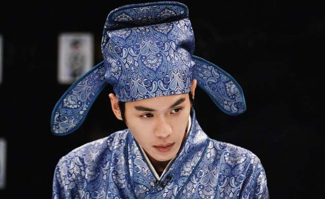 张若昀才子造型曝光,眉目如画书生气十足,侧脸撞老婆唐艺昕!