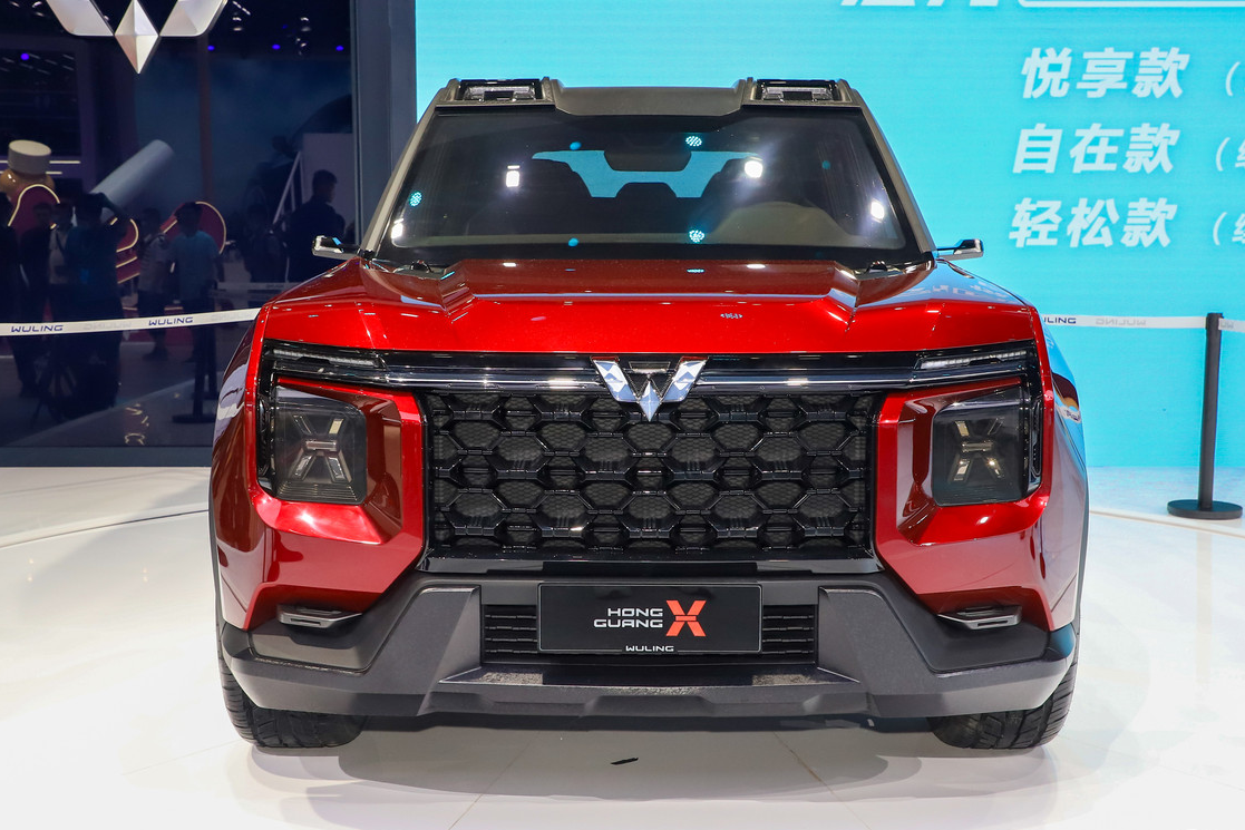 五菱宏光侠上市,造型和揽胜差不多,直言可抗衡坦克300