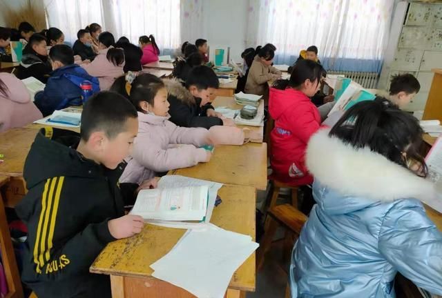 寒冷的日子,这样一位老师让学生感受到了温暖休闲区蓝鸢梦想 - Www.slyday.coM