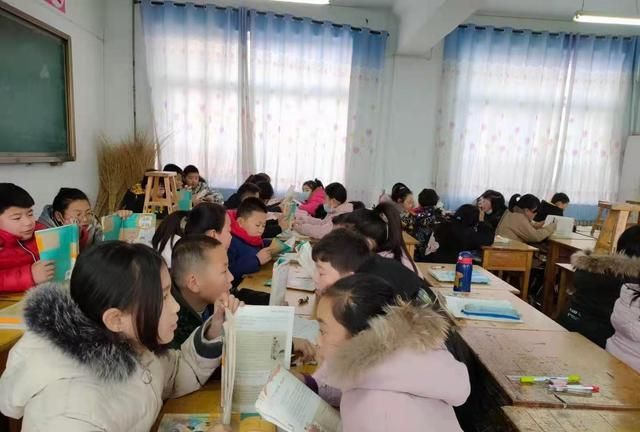 寒冷的日子,这样一位老师让学生感受到了温暖休闲区蓝鸢梦想 - Www.slyday.coM