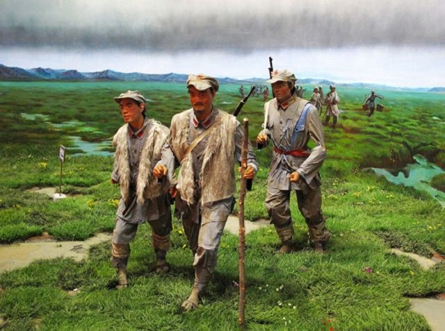 当年红军走过的草地其实就是如今四川地区的松潘草原,一眼望过去风景