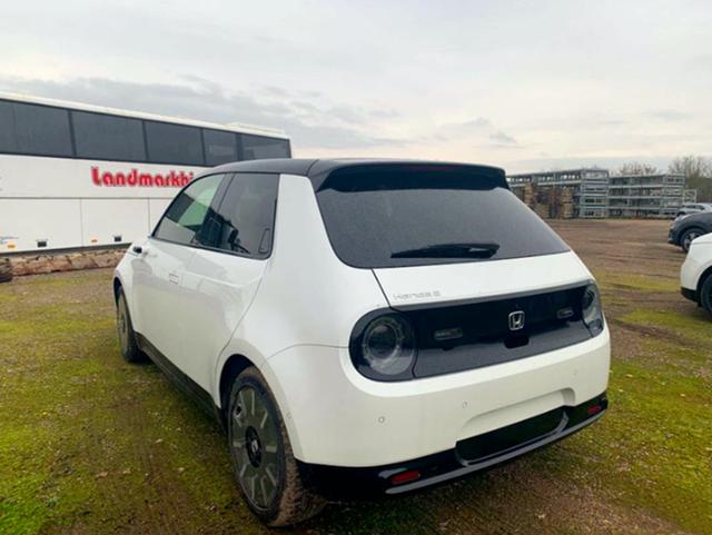 本田史上最萌小车全新hondae实车配5块大屏四轮独悬