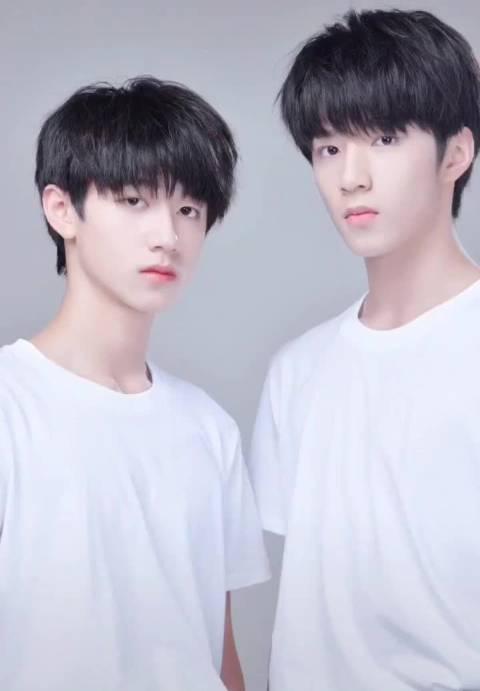 朱志鑫好会扭,刘耀文好享受