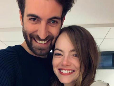 32岁石头姐挺巨肚出街,一身黑色秋衣膀大腰圆,朴