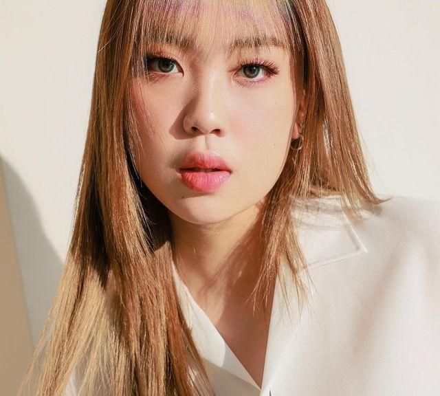 18岁rapper李英智在线互动网友惊悚提问高情商回答获关注