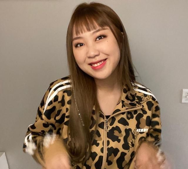 18岁rapper李英智在线互动网友惊悚提问高情商回答获关注