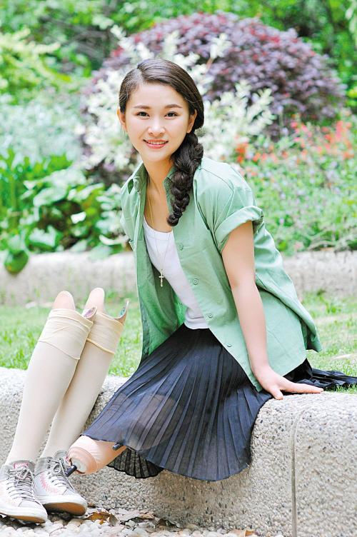 丈夫外遇离婚,今晒美照,已变成女神|廖智|女儿|汶川地震_新浪新闻