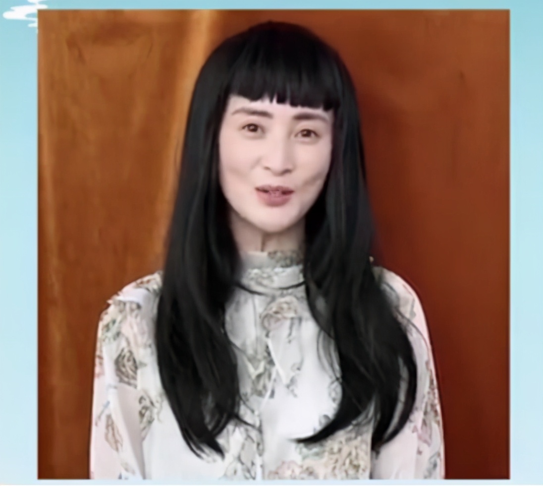 蒋勤勤路透曝出未修图,脸憔悴法令纹下垂,几年不演戏老了好多