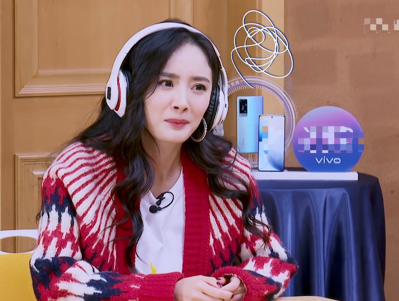 杨幂智商超高成游戏王,看见场上男嘉宾表情后,是否做戏一目了然