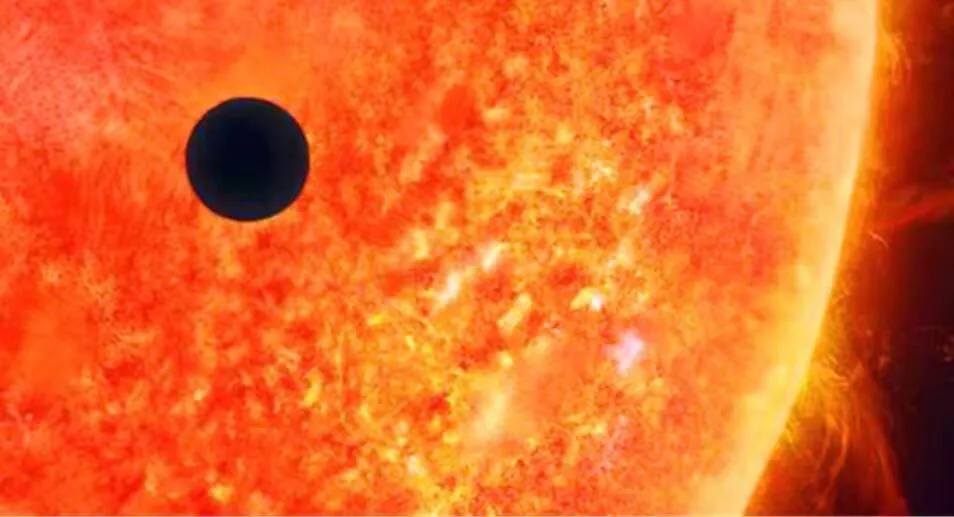 水星离太阳那么近而且那么小为什么不会被太阳吞噬掉