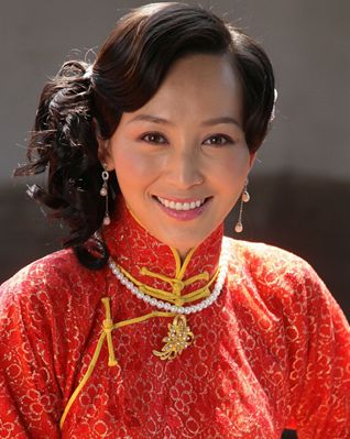 战争剧《打狗棍》上星播出,岳丽娜在剧中饰演男人帮里的女汉子那素芝