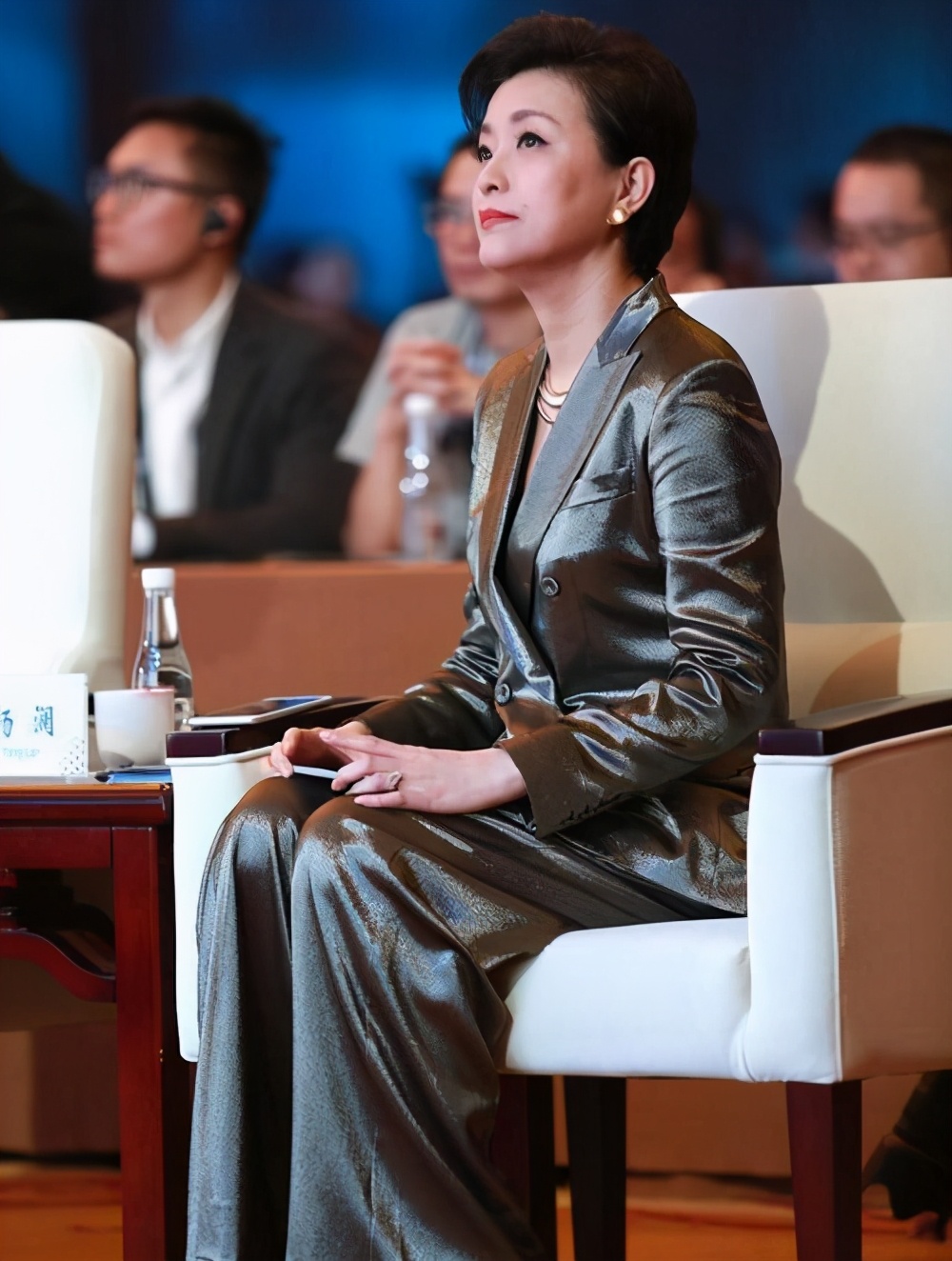 细看杨澜也老了,但她打扮一直很知性,全身散发优雅女性的气质|杨澜|打