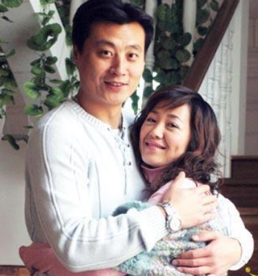 "国剧一哥"与妻子住地下室多年,今苦尽甘来不忘初心,生活幸福|任程伟