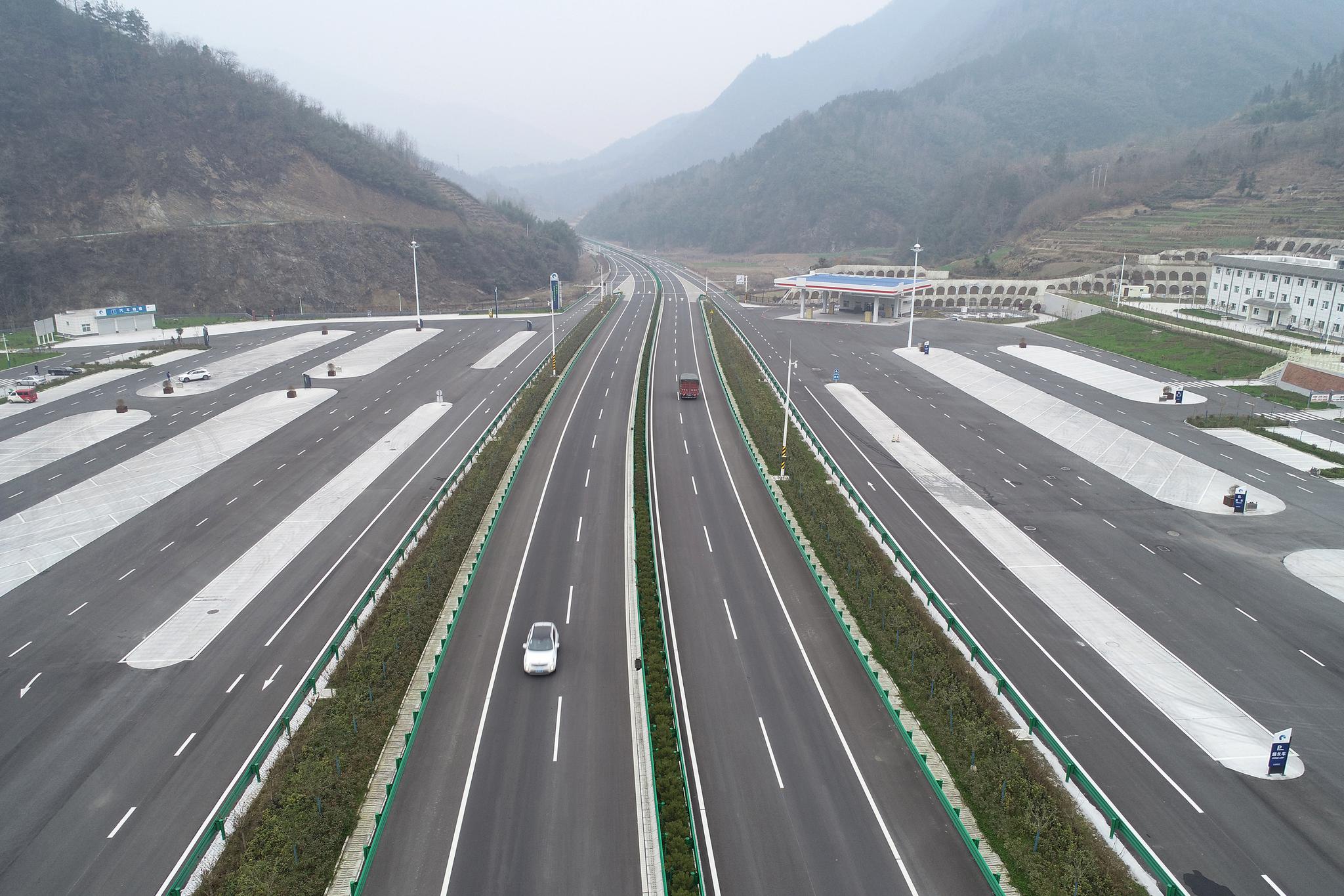 这是2020年12月23日正式通车的陕西省安康市至岚皋县高速公路