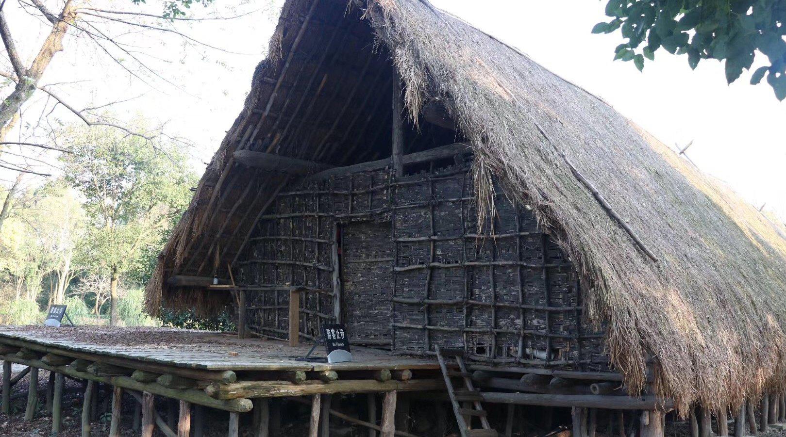 一分钟看宁博 今天一起来了解一下河姆渡时期的干栏式建筑吧