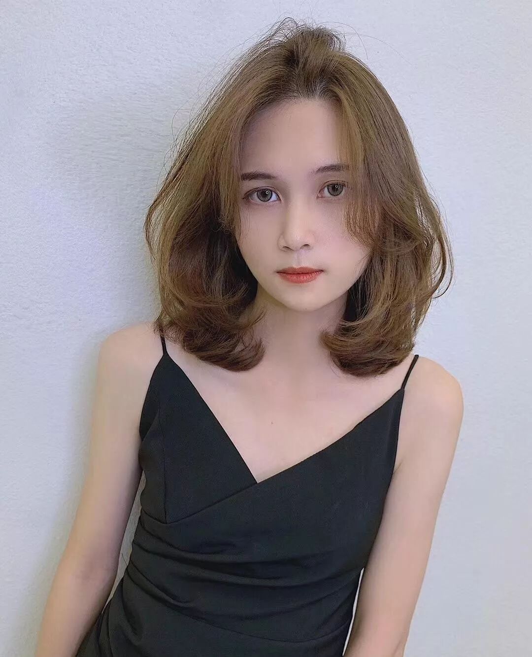 头发不长不短不知道留什么发型这款肩上烫让你颜值重回高峰