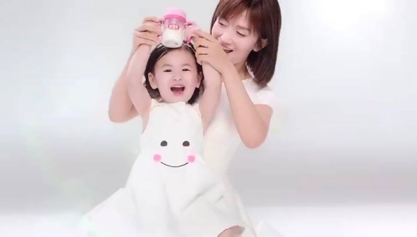 谢娜售卖女儿物品细节证实二胎并非双胞胎所卖物品暴露了富养女