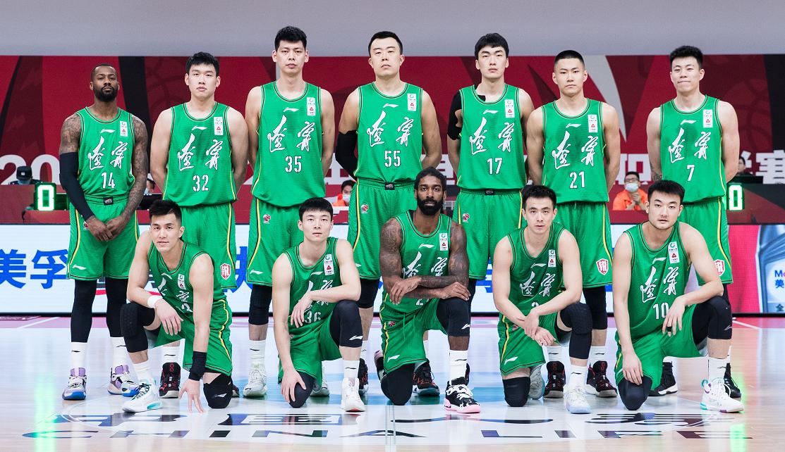 cba第1名辽篮2021最新全家福出炉杨鸣赵继伟展现幽默本色