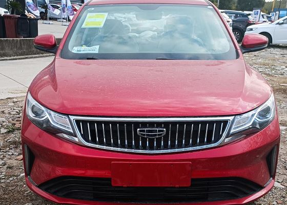 21款吉利帝豪gl到店,红色涂装很时尚,车长4725mm,配主动刹车