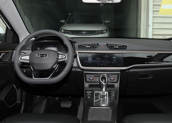 21款吉利帝豪gl到店,红色涂装很时尚,车长4725mm,配主动刹车