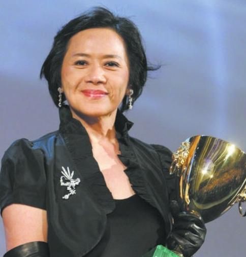 她帮刘德华还债4000万,晚年被子女败光家产,华仔:我养她一辈子|叶德娴