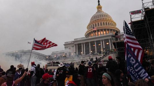 我们正在见证历史川普支持者占领国会山总统之争仍未尘埃落定