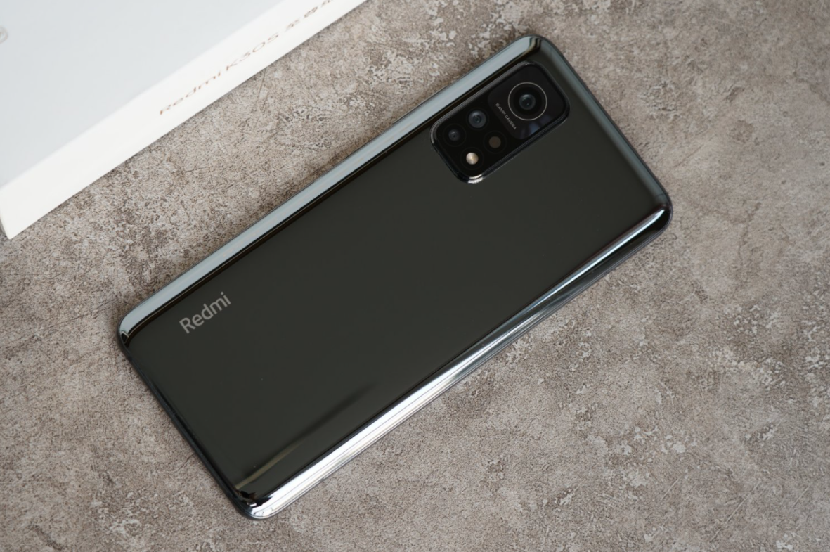 荣耀v40背部真机照曝光与红米k30s相似度极高