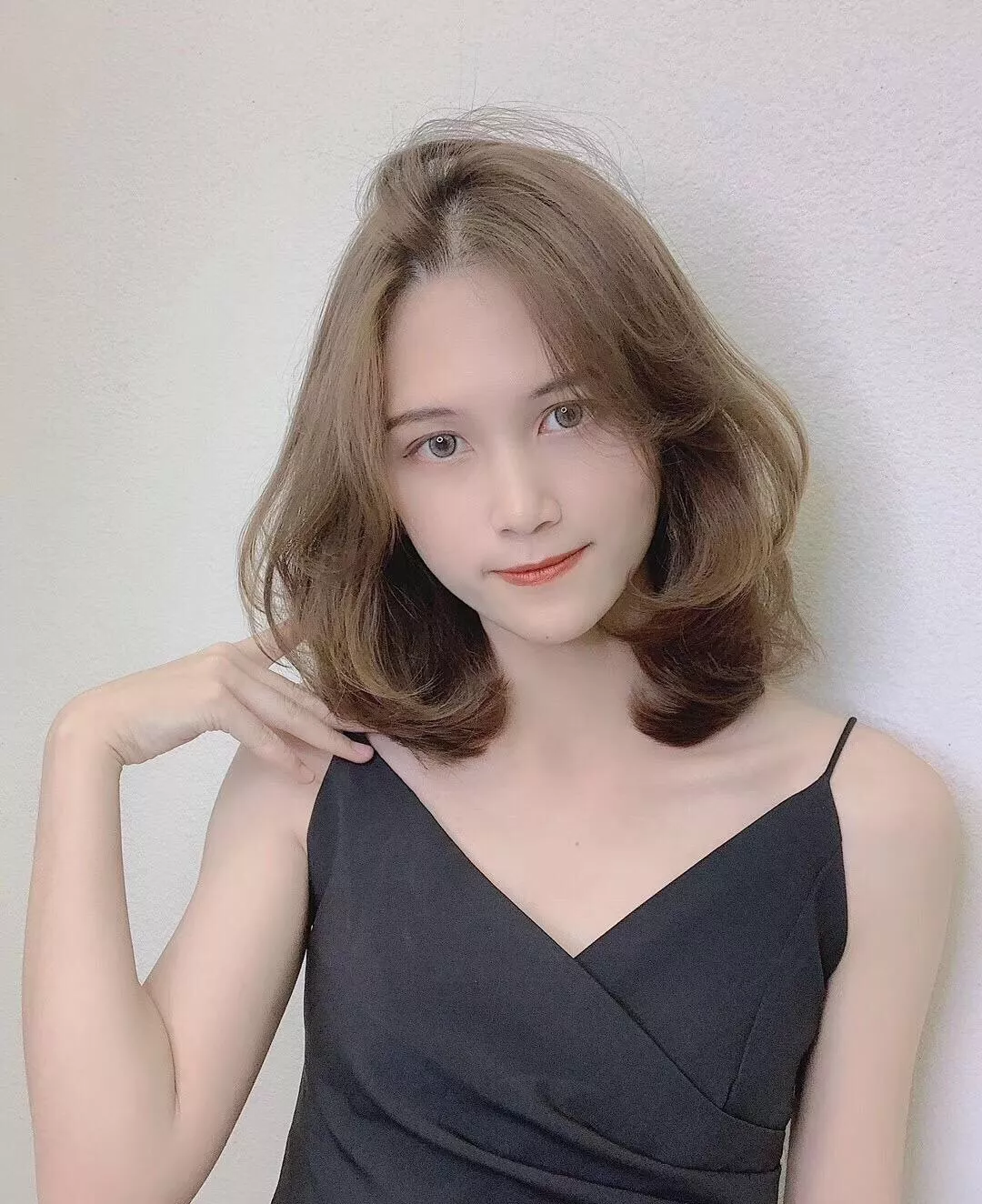 头发不长不短不知道留什么发型这款肩上烫让你颜值重回高峰