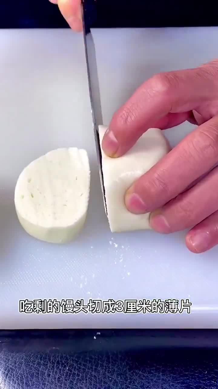 日本宾馆里惊现馒头,美女拿着火柴要蒸馒头,馒头好小!