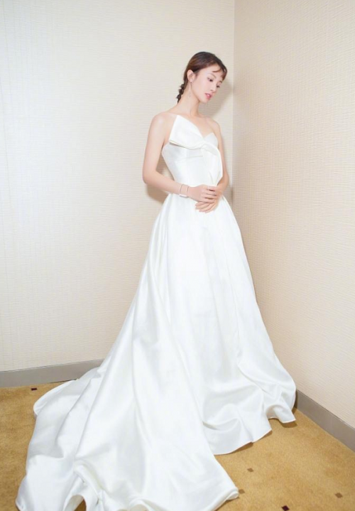 了不起的女孩大结局金晨婚纱照比三十而已里的主角还靓